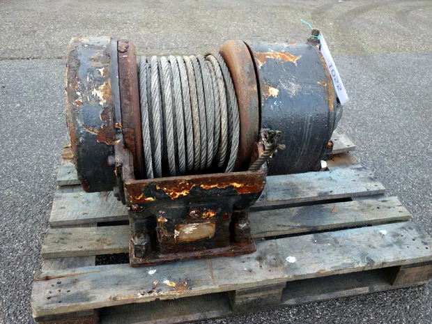 Image 1 of 3 - Tackle winch