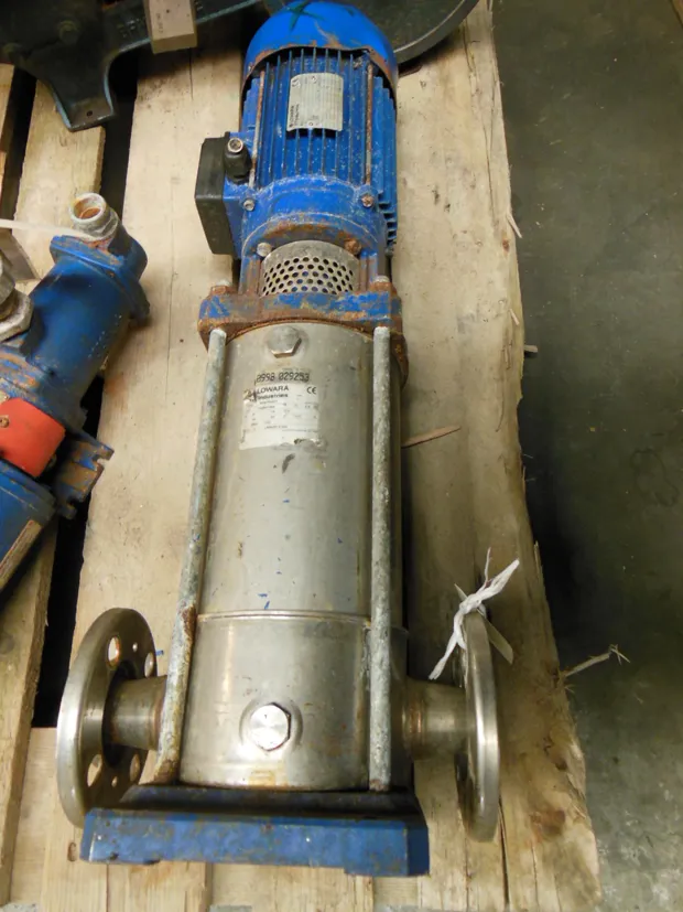 Image 1 of 3 - Lowara - SV800N22T