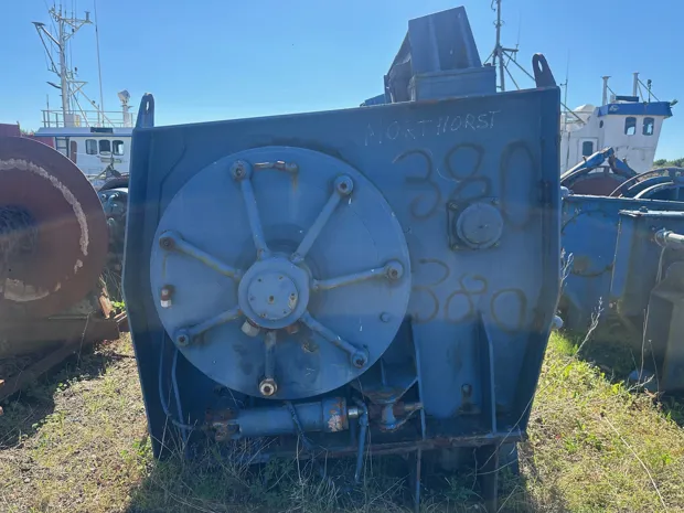 Image 4 of 5 - Split winch