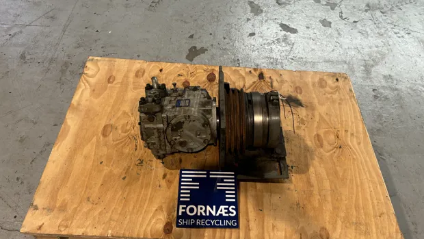 Image 5 of 8 - HP1001