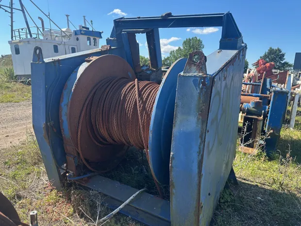 Image 3 of 5 - Split winch