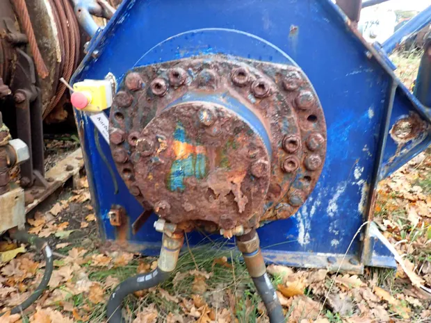 Image 3 of 3 - Trawl winch