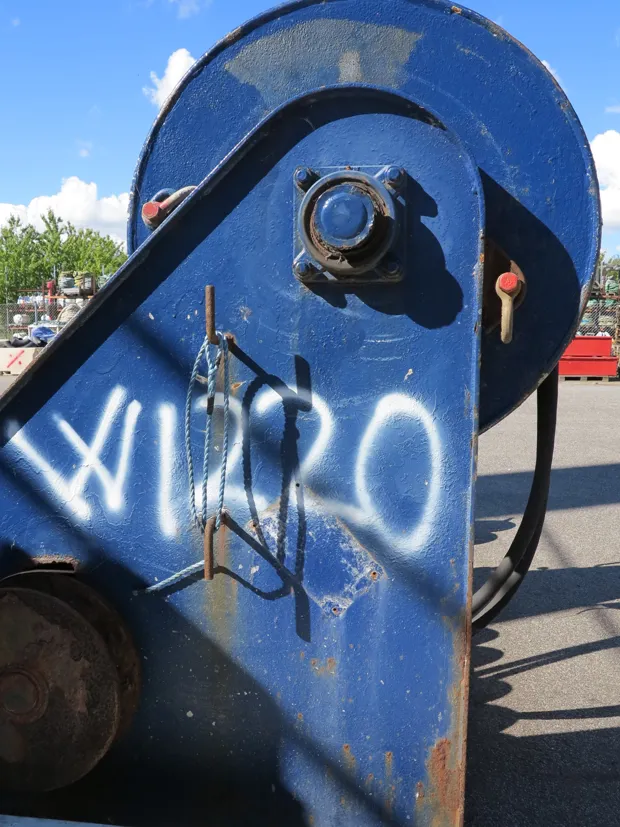 Image 5 of 6 - Combi winch