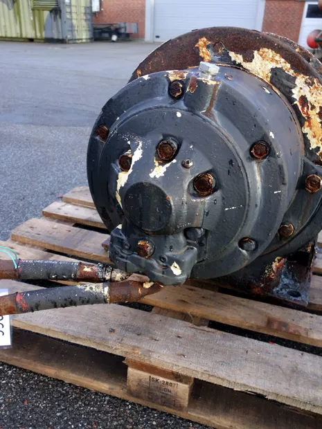 Image 3 of 7 - Tackle winch