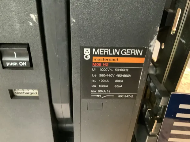 Image 2 of 4 - Merlin Gerin - M8H2