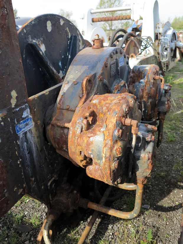 Image 2 of 7 - Split winch