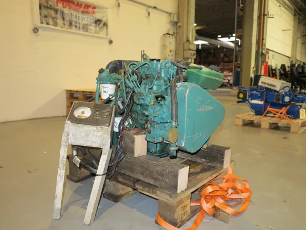 Image 3 of 6 - Volvo Penta - D1-30F
