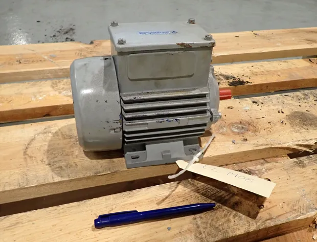 Image 2 of 3 - Sever - 1ZK8386