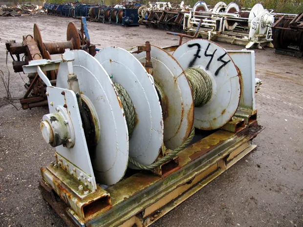 Image 1 of 2 - Tackle winch