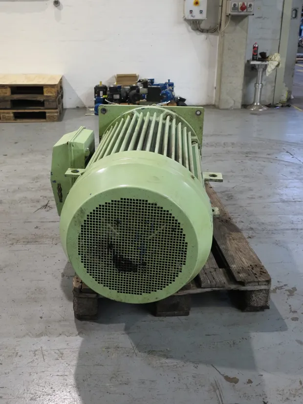 Image 4 of 8 - HP940