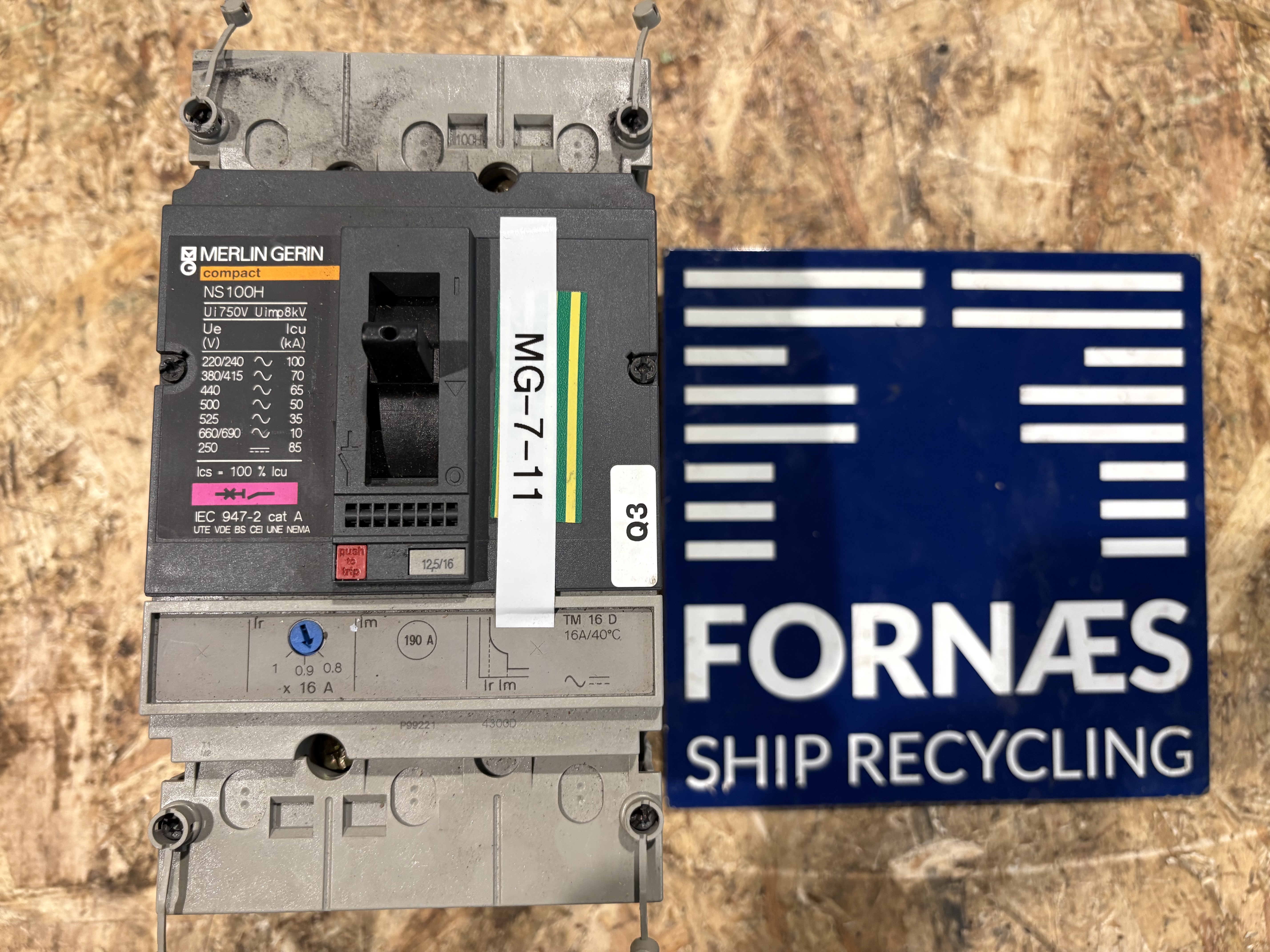 Merlin Gerin - Compact