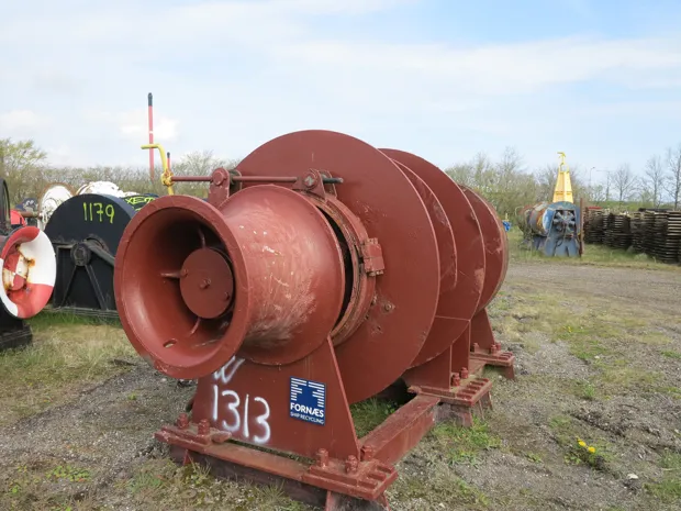 Image 5 of 10 - Anchor winch