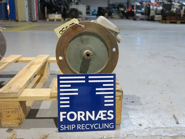 Image 2 of 3 - AEG - AM 100L I4