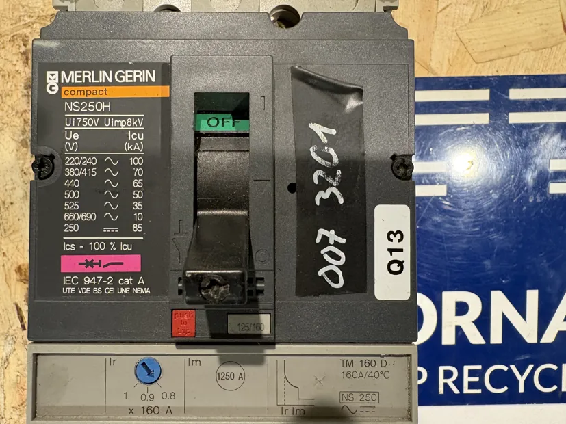 Image 2 of 4 - Merlin Gerin - NS250H