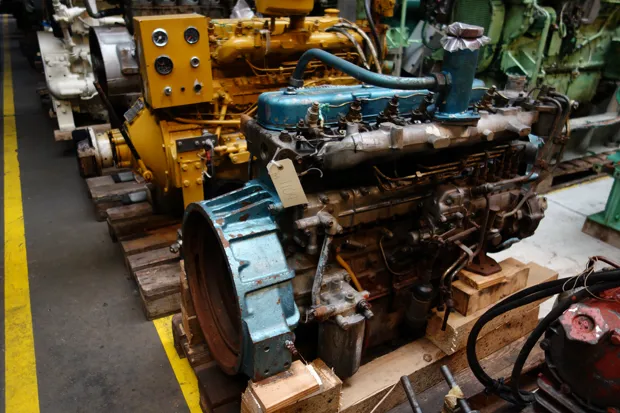 Image 1 of 4 - Isuzu - 6 cyl