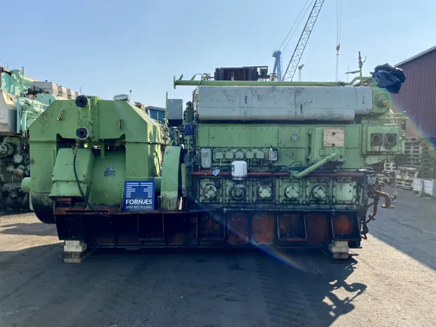 Image 4 of 8 - B&W Holeby