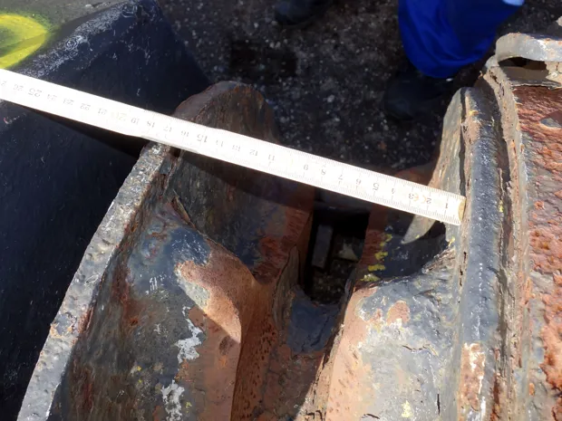 Image 5 of 6 - Anchor winch