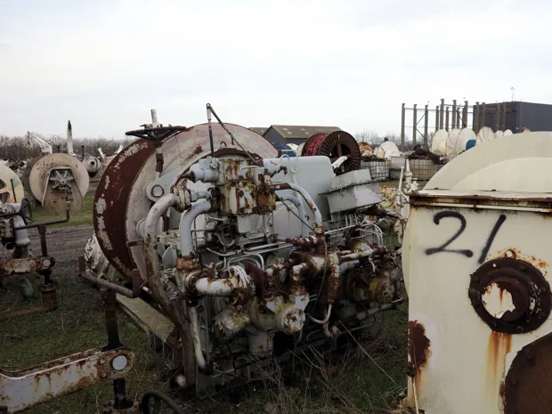 Image 2 of 6 - Split winch