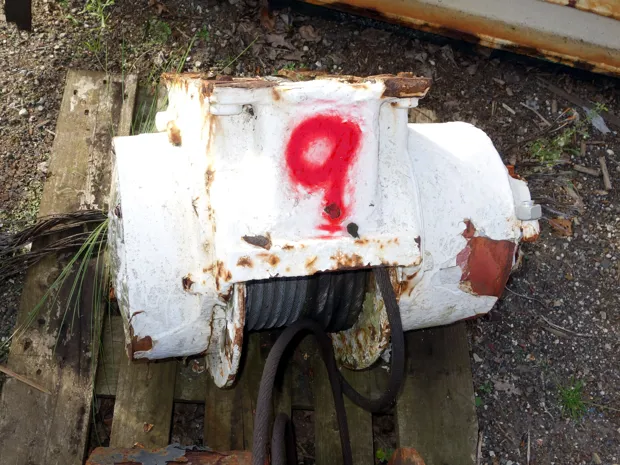 Image 2 of 2 - Tackle winch