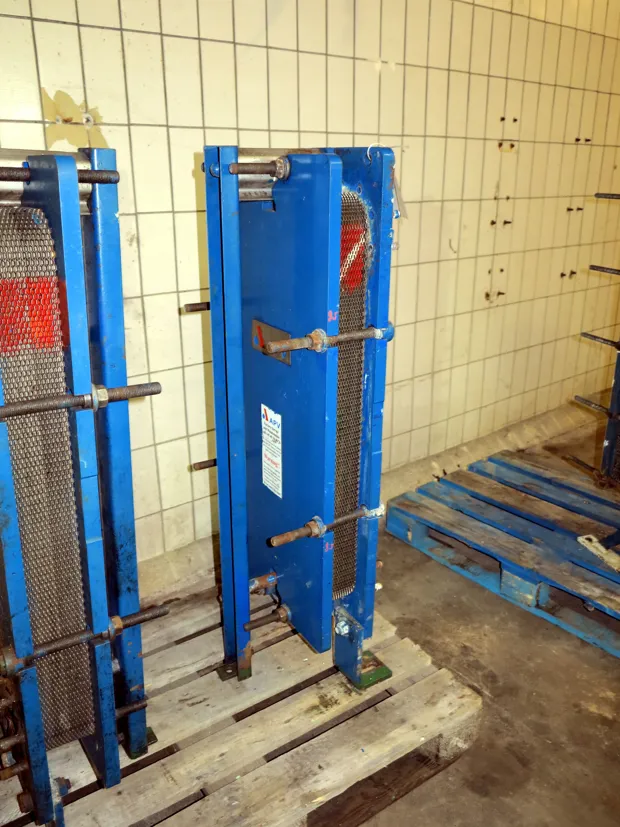 Image 2 of 4 - APV - N25