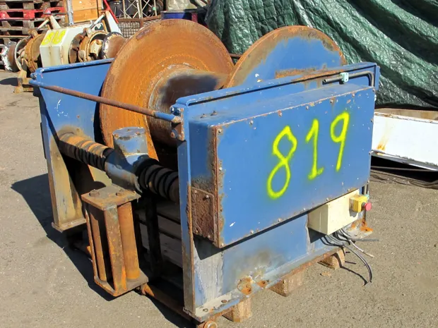 Image 2 of 3 - Trawl winch