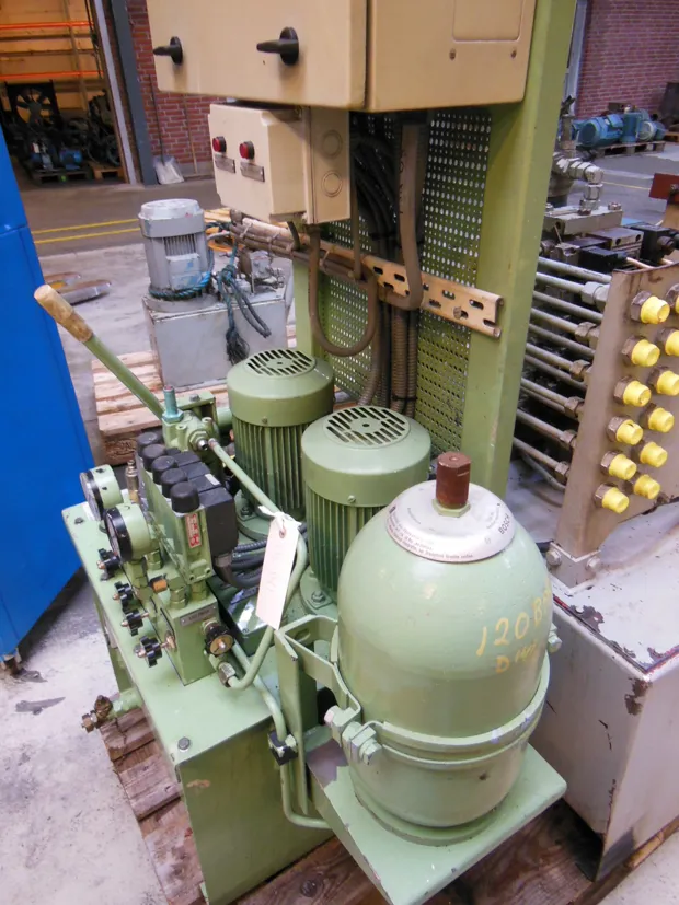 Image 4 of 6 - HS141