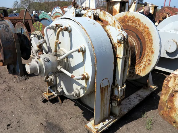 Image 3 of 5 - Split winch