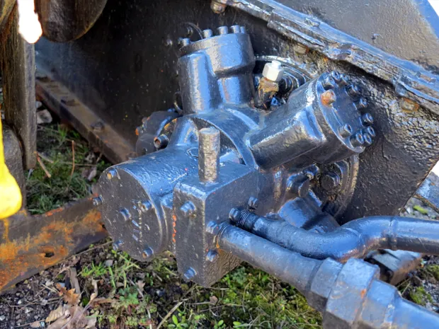 Image 3 of 6 - Anchor winch