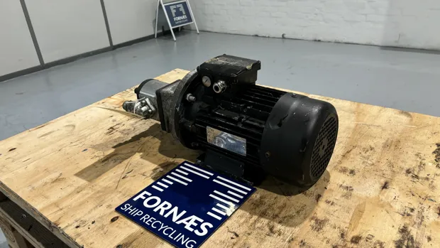 Image 3 of 10 - HP981