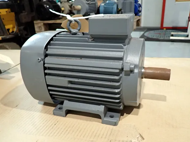 Image 1 of 3 - VEM - K21R 100 LX 4