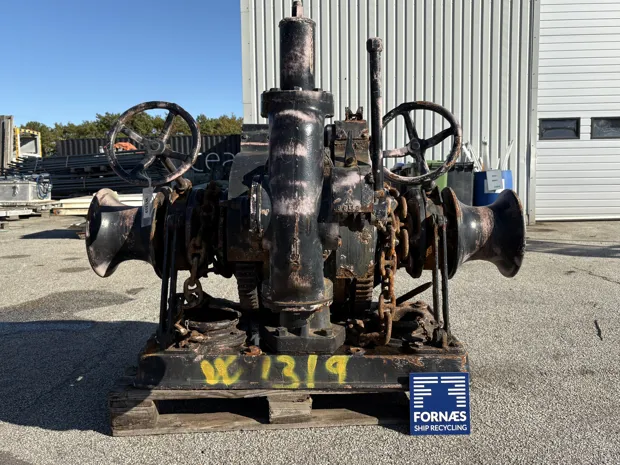 Image 1 of 9 - Anchor winch