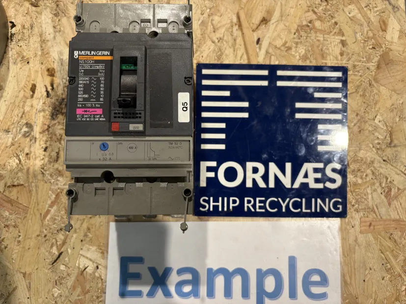 Image 1 of 4 - MERLIN GERIN - NS100H