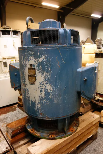 Image 1 of 2 - VEM - AHE 405-4