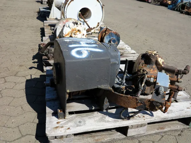 Image 2 of 3 - Tackle winch