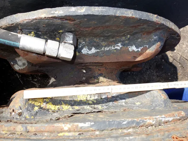 Image 4 of 6 - Anchor winch