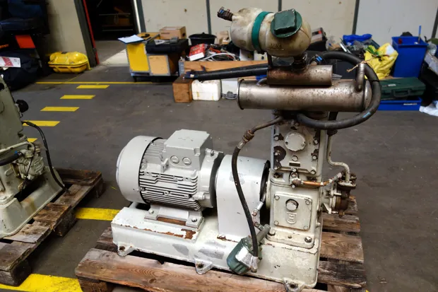 Image 1 of 4 - Hatlapa - W45