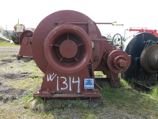 Image 6 of 9 - Anchor winch