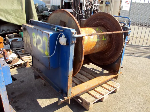 Image 1 of 2 - Trawl winch