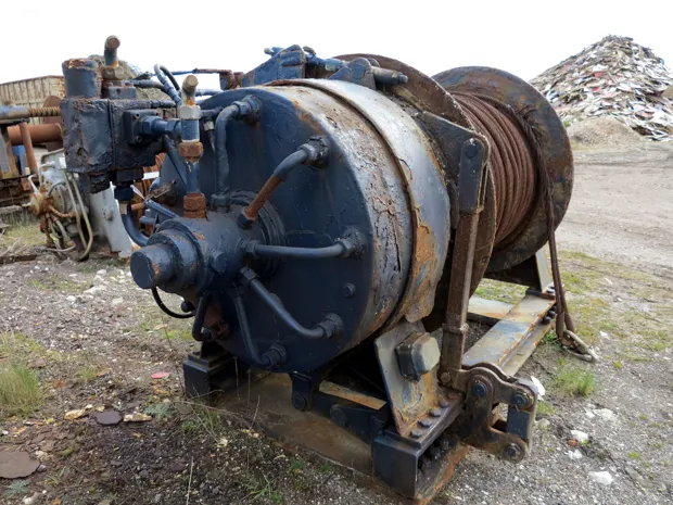 Image 4 of 4 - Split winch