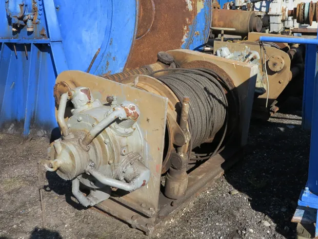 Image 2 of 6 - Split winch