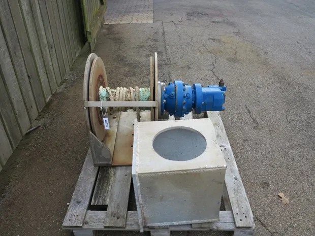 Image 5 of 5 - Tackle winch