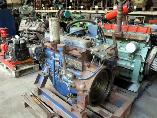 Image 1 of 2 - Isuzu - 6 cyl