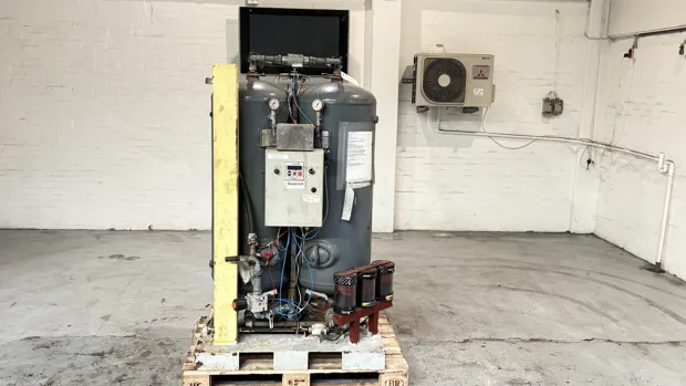 Image 1 of 11 - DANA-tank air tanks  - 190 Liters X 2