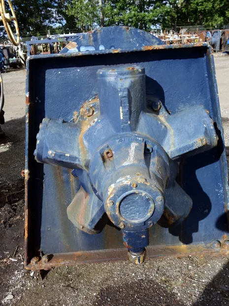 Image 3 of 3 - Anchor winch