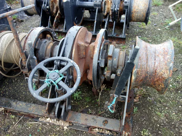 Image 1 of 3 - Anchor winch