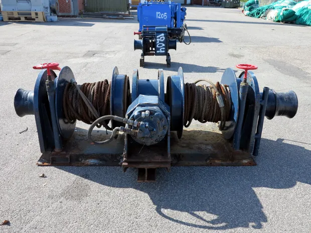 Image 2 of 5 - Wire winch double