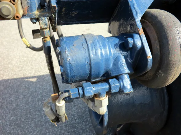 Image 6 of 6 - Anchor winch