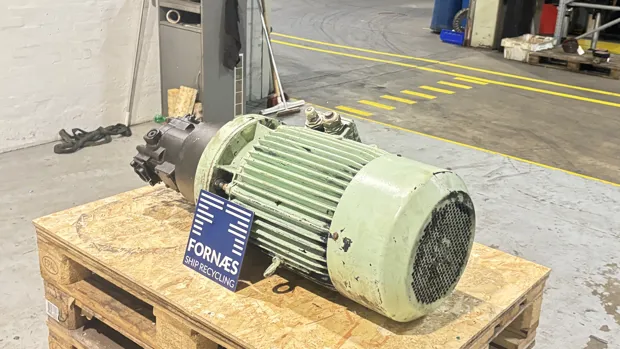 Image 5 of 9 - HP1037