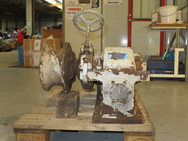 Image 4 of 8 - Mooring winch