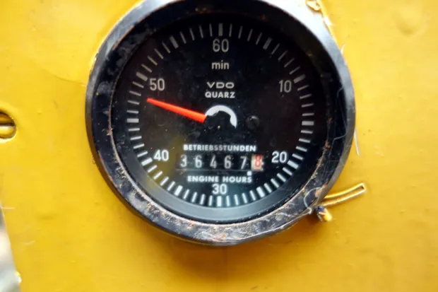 Image 5 of 6 - Isuzu - 6 cyl.